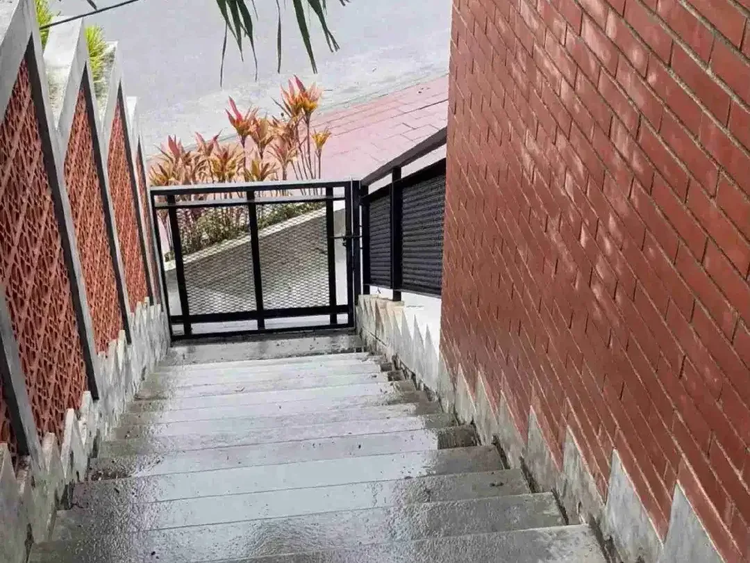 jual gedung 4 lantai ada lift , video tron di jln utama Dewi Sri Kuta Bali - Image 8 of 10