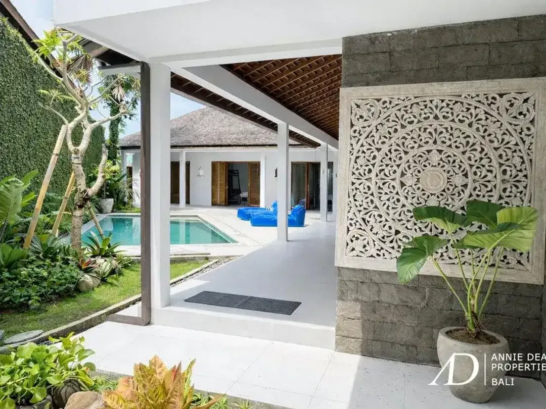 FREEHOLD | SINGLE-LEVEL TROPICAL VILLA WITH PRIVATE POOL - Image 5 of 10