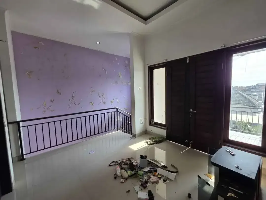 Dijual Cepat Rumah Lantai 2 - Pengalasan Padang Sambian, Denpasar Barat - Image 2 of 5