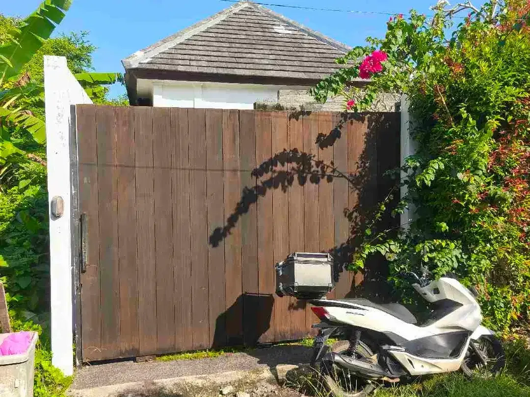 dijual rumah 3 kamar tidur+ halaman dekat pantai Balangan Jimbaran Badung Bali - Image 6 of 8