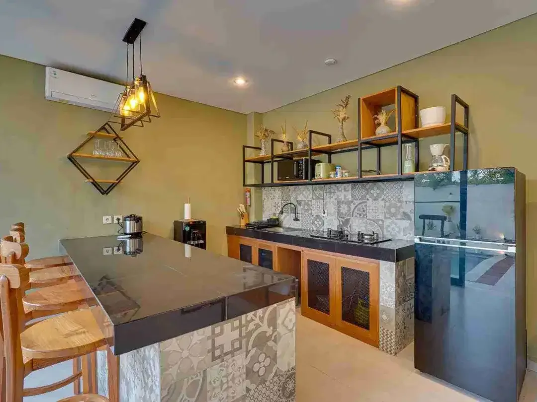 VILLA FOR RENT UMALAS 2 BEDROOM ENCLOSED LIVING & KITCHEN - Image 5 of 10