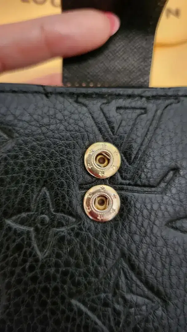 Dompet Lipat Kulit Hitam L v - Image 2 of 9