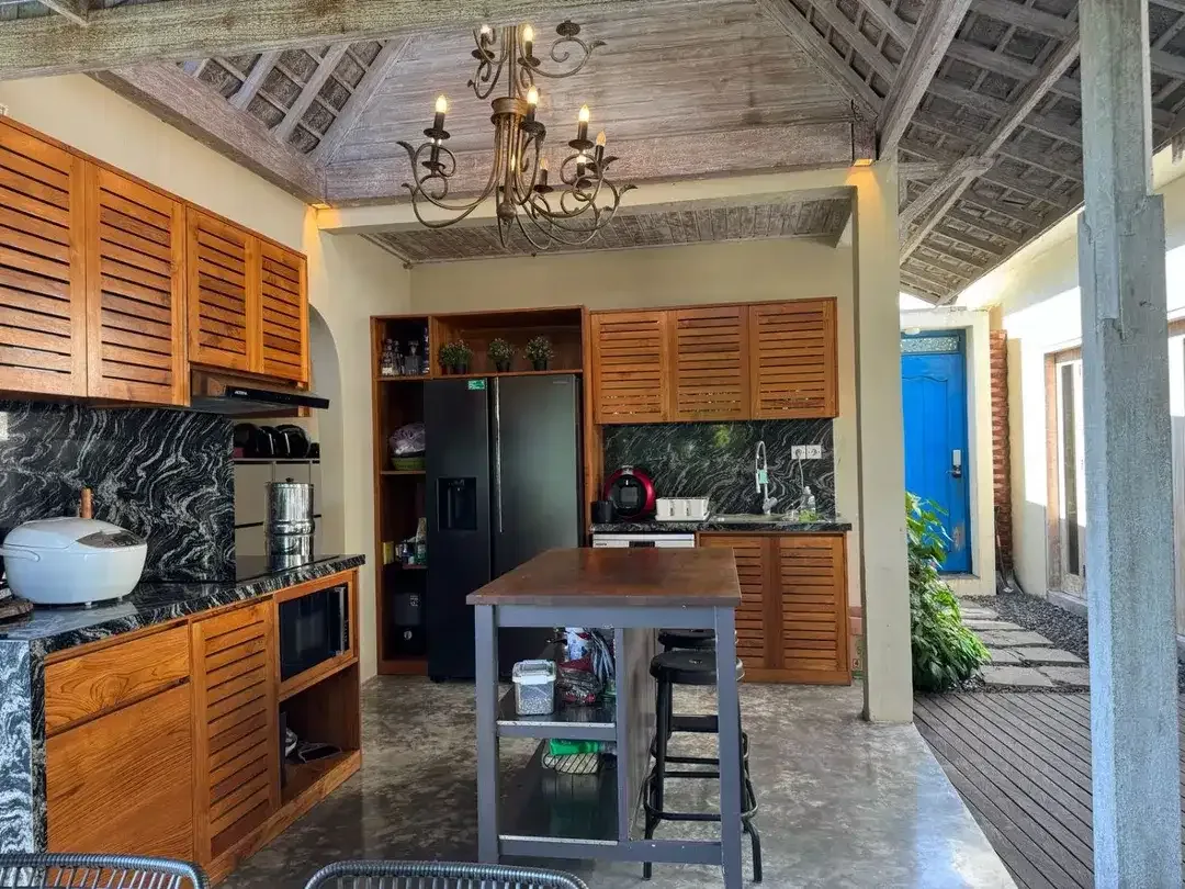 vila semi-furnished yang indah dengan sungai kecil, sawah, dan pemandangan matahari terbenam di Gianyar - Image 5 of 8
