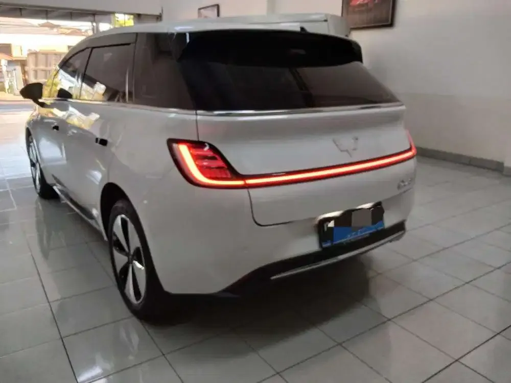 Wuling Cloud EV 2024 Putih A/T - Image 7 of 8
