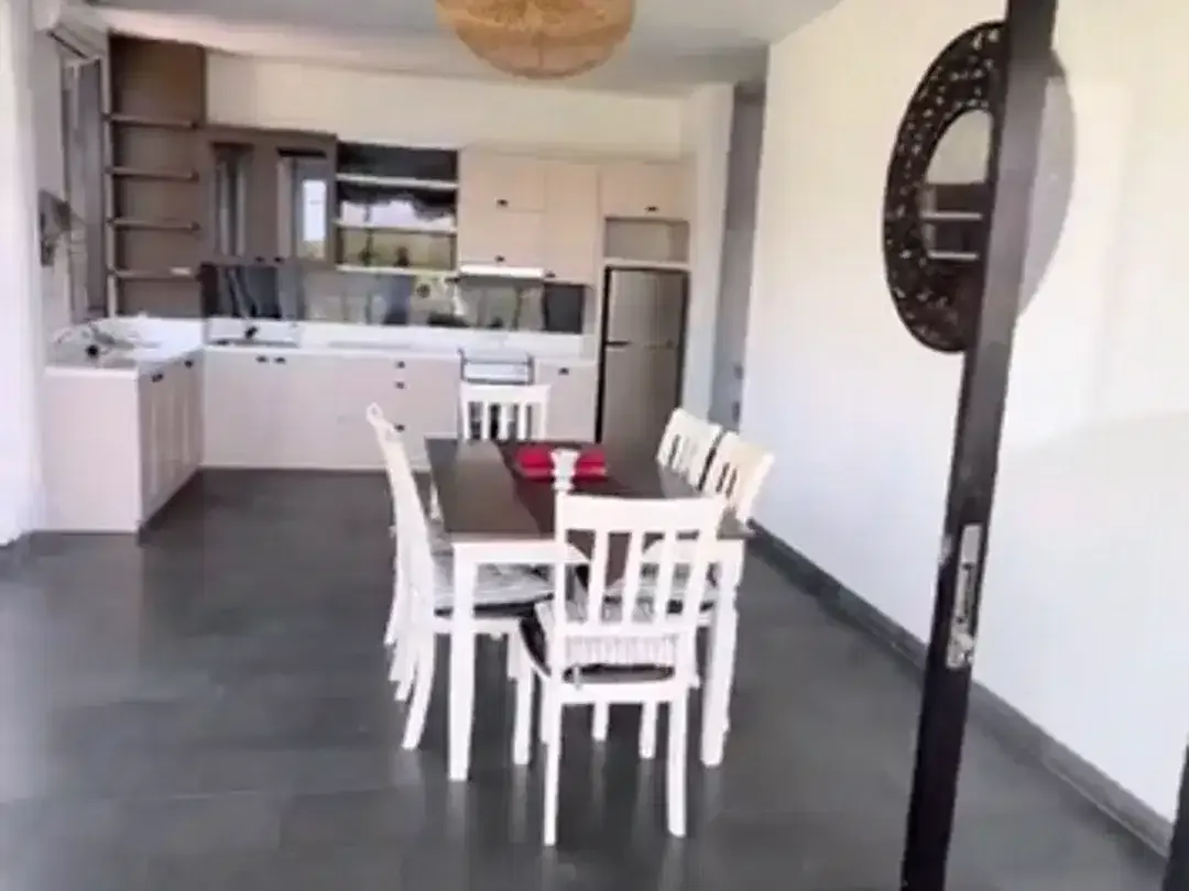 Villa Mewah 3 Kamar Tidur Fully Furnished Disewakan di Ungasan - Image 2 of 5