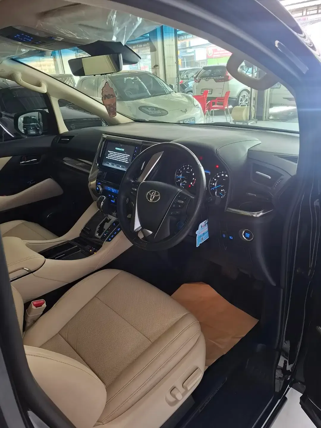 Toyota Alphard G facelift - Image 6 of 8