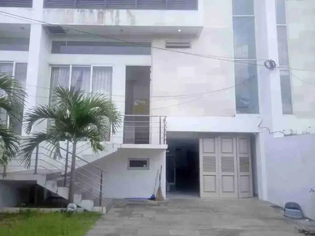 Rumah Ada Pool 3Lt Kaw Premium Bisnis,Kuliner Laksmana Renon Jl6mtr - Image 2 of 10