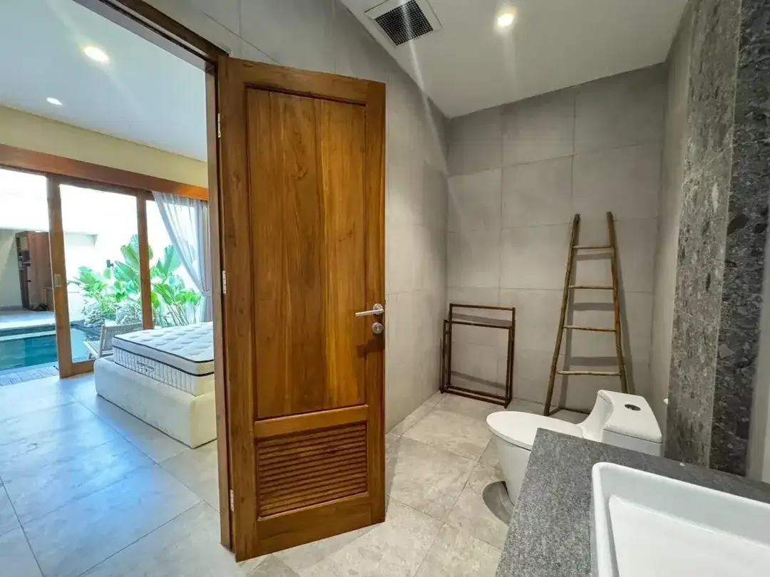 Villa Baru 2 Bedroom Villa Disewakan di Area Buduk Dekat ke Canggu - Image 2 of 8