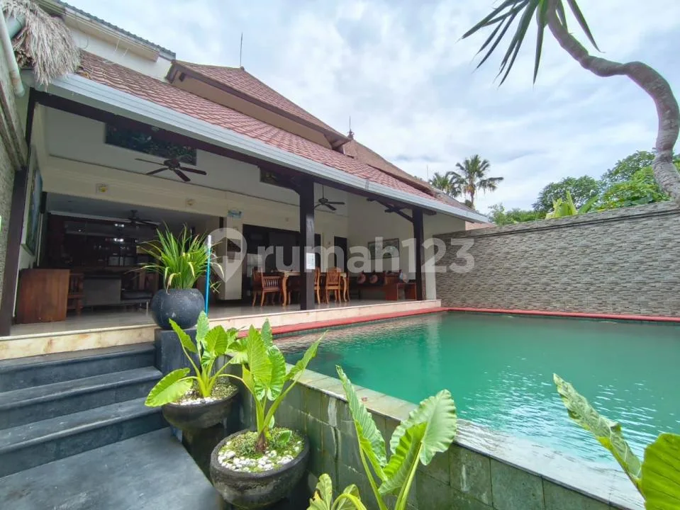 Villa 2 Lantai One Gate System View Jimbaran Bay di Jimbaran - Image 1 of 4