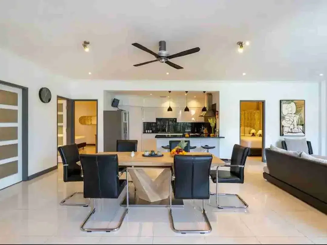 Villa Modern Minimalis 3 Kamar Tidur di Kerobokan - Image 8 of 10