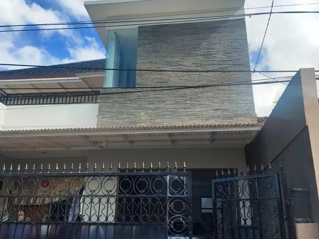 Rumah 2 Lantai 6 Kamar Tidur Disewakan, di Denpasar Utara Area - Image 1 of 10