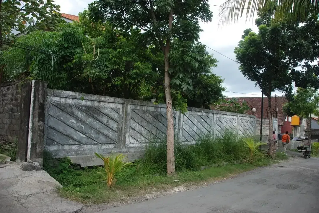 Rumah dengan Tanah Luas di area Denpasar - Image 2 of 3