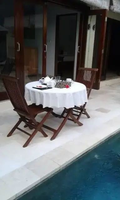 VILLA SEMINYAK JUAL CEPAT HITUNG TANAH SAJA KONDISI TERSEWA - Image 4 of 10