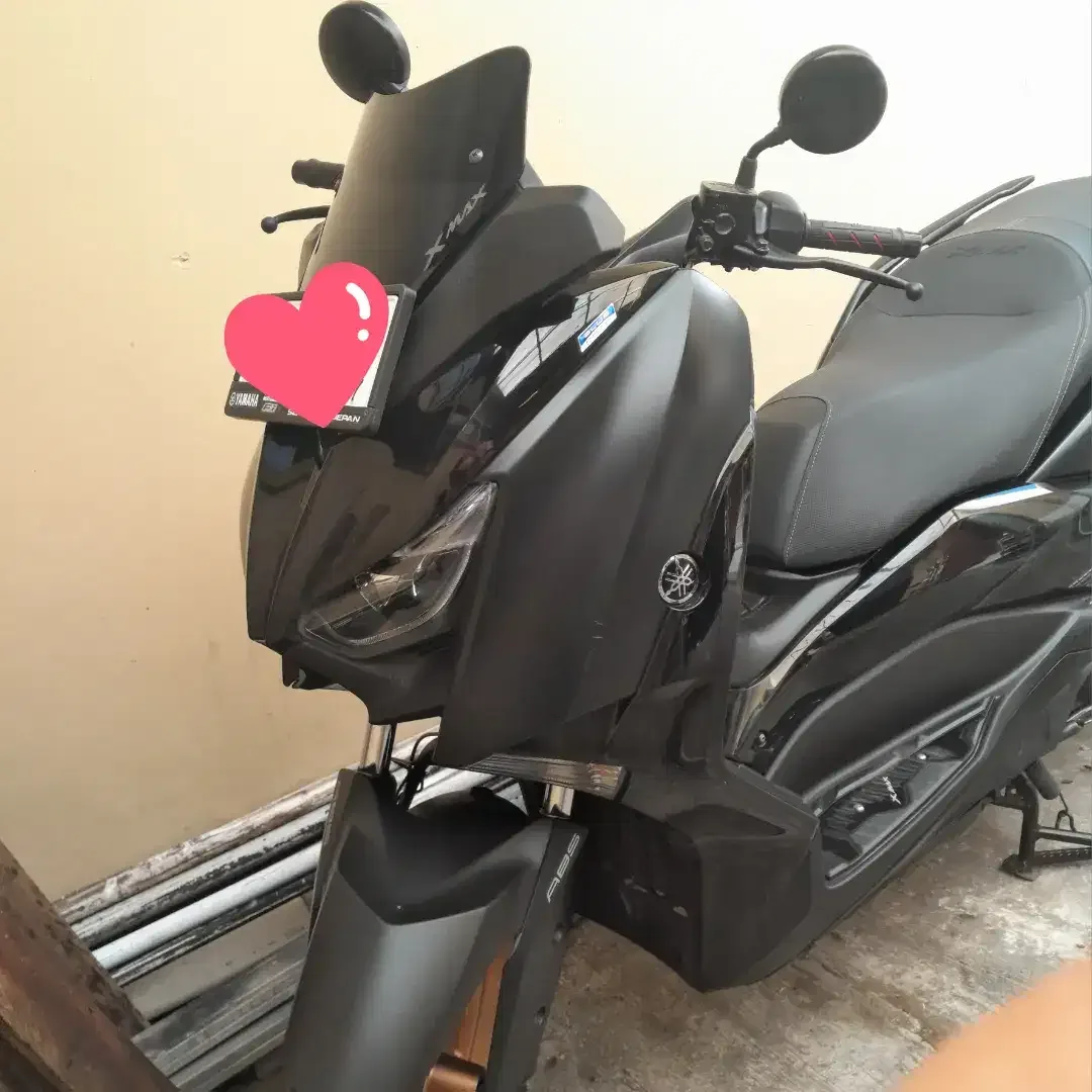 Yamaha Xmax 2022 - Image 1 of 2