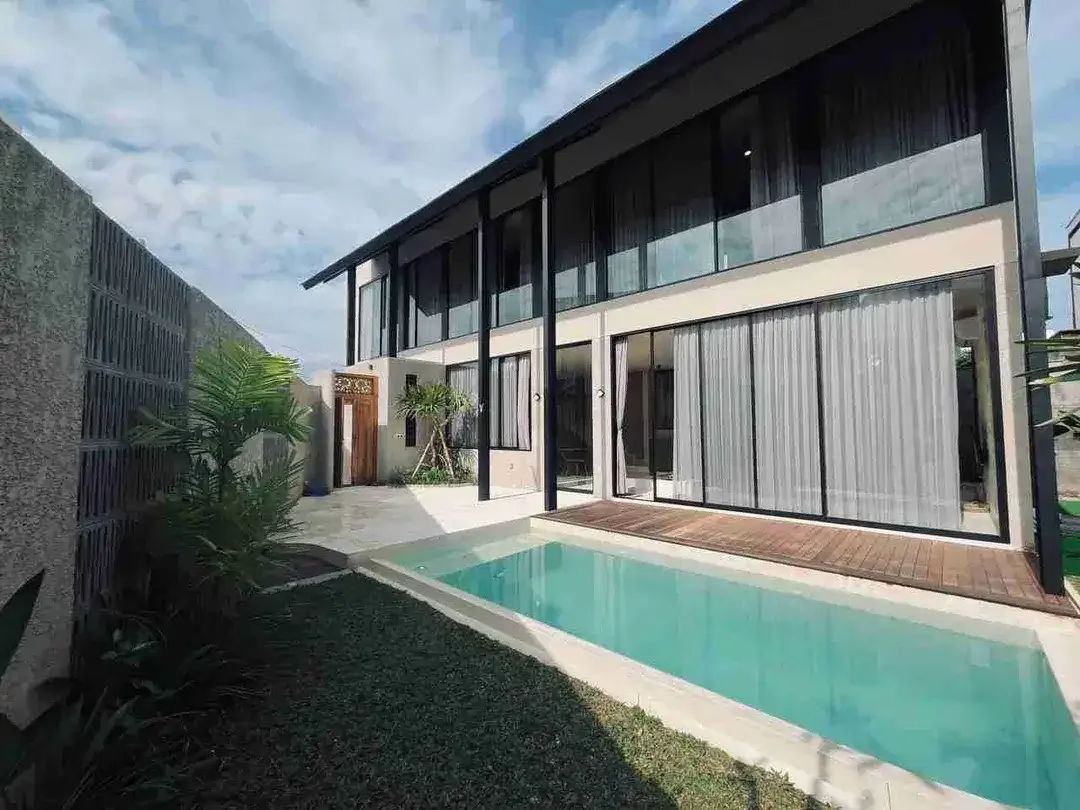 DISEWAKAN VILLA MEWAH FULL FURNISJ DEKAT PANTAI BRAWA LS - Image 1 of 10