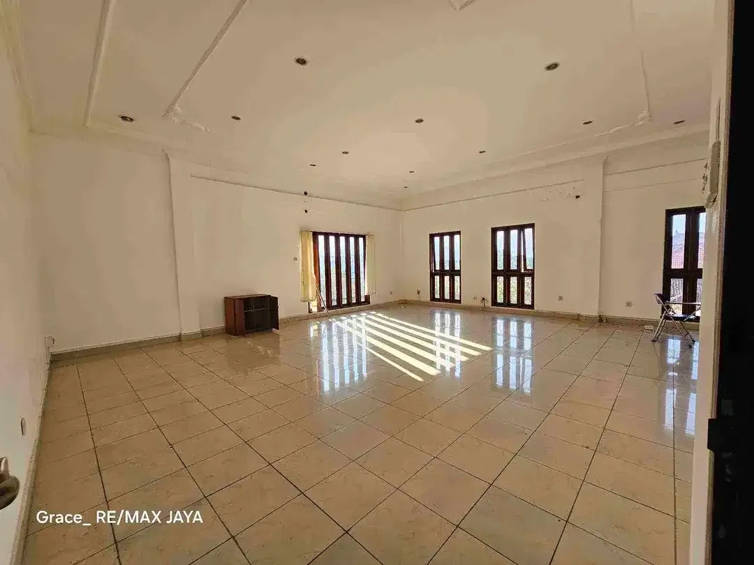 Gedung 3 Lantai Luas 12 Are di Area Bypass Sanur - Image 6 of 10