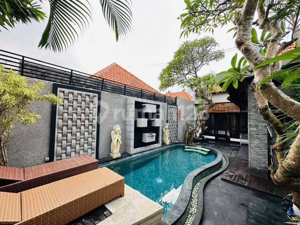 Disewakan Villa 2 Kamar Tidur Fully Furnished dengan Private Pool di Kerobokan Bali - Image 1 of 4