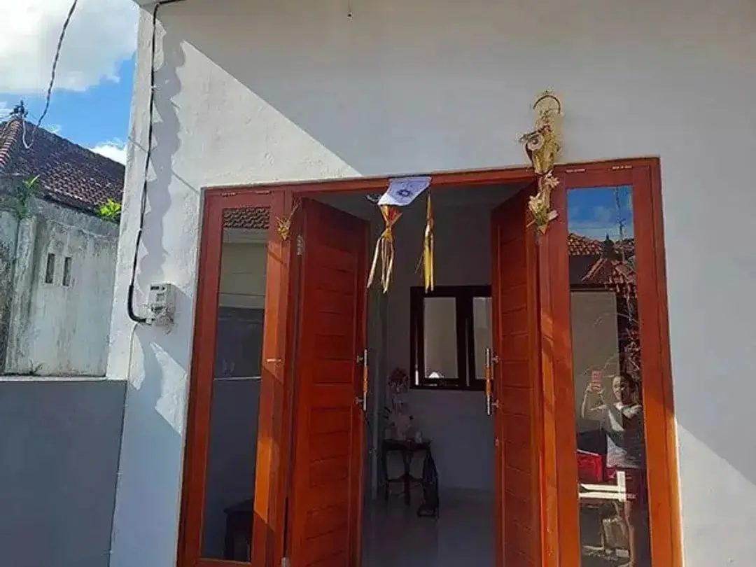 [Amr-064.Gev] Disewakan Bulanan Rumah Baru 2 Lantai di Gatsu Timur – Denpasar - Image 2 of 10