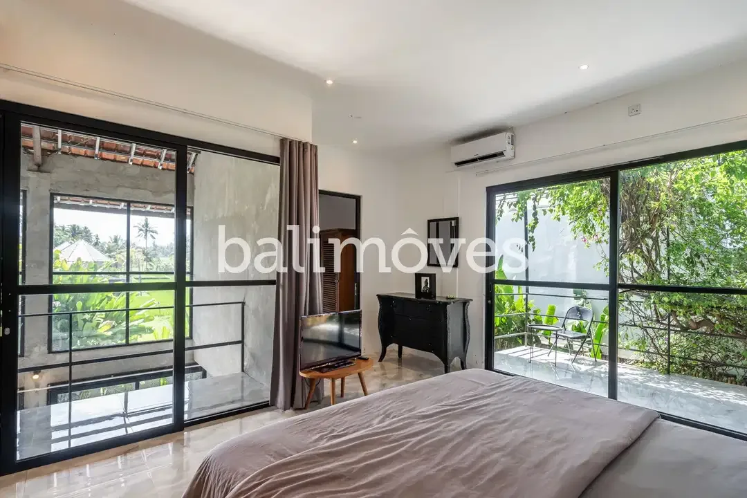 Vila Enam Kamar Tidur Luas Bergaya Industrial di Kemenuh Gianyar - Image 2 of 10