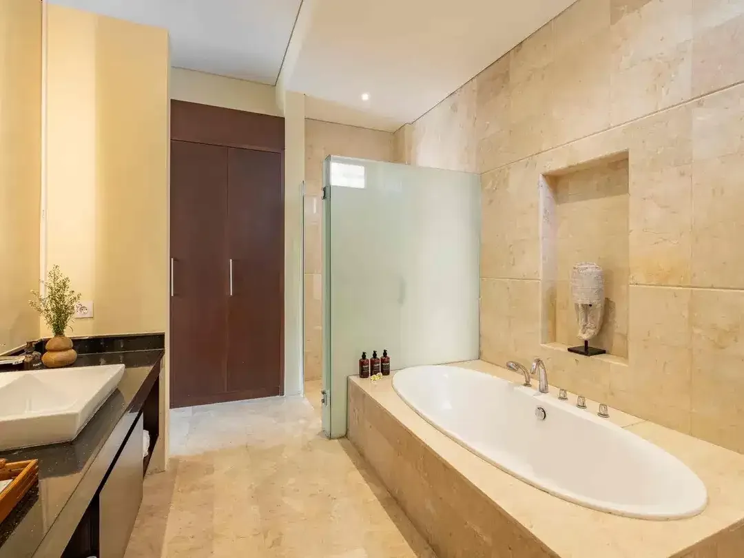 LUXURY VILLA FOR SALE – WALKING DISTANCE TO BATU BOLONG BEACH, CANGGU - Image 10 of 10