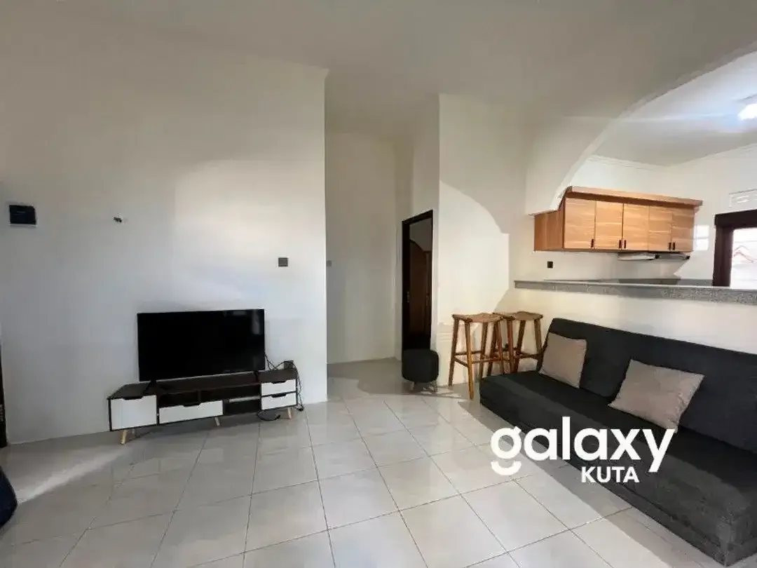 RUMAH DENGAN HALAMAN FULL FURNISHED DI PERUM BERANDA KUTUH BADUNG - Image 4 of 10
