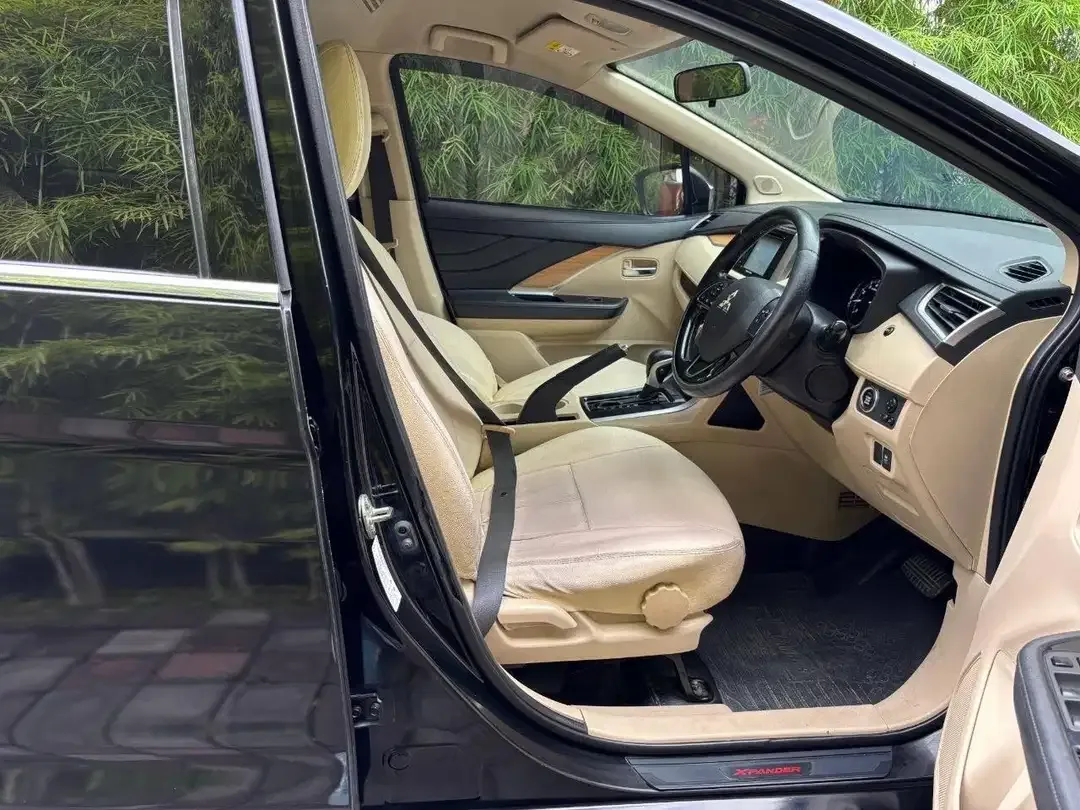 LOW KM MITSUBISHI XPANDER ULTIMATE 1.5 AT 2019 HITAM ISTIMEWA - Image 6 of 10