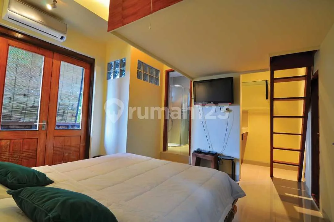 Leasehold 32 Tahun Sd 2058 ! Apartemen Lokasi Strategis 7 Bedroom Nusa Dia - Image 2 of 4