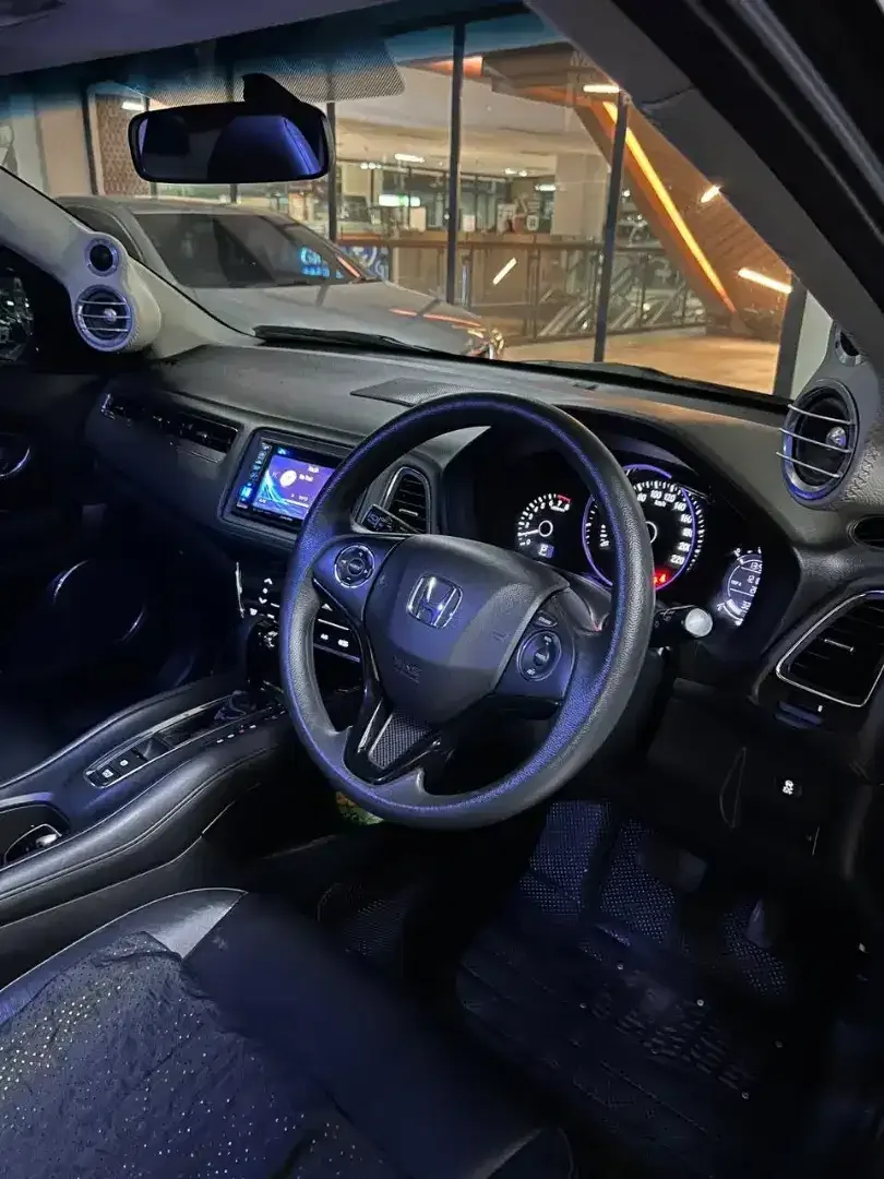 HONDA HR-V E 1.5 2015 AT GREY FULL ACC - Image 6 of 10