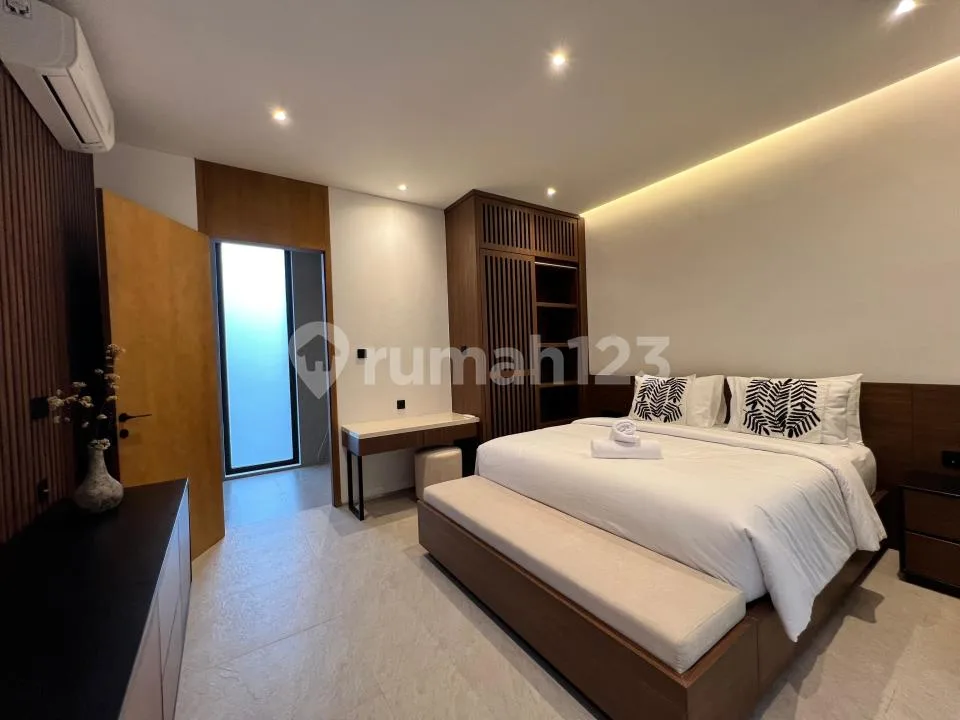 Villa Mewah 2 Unit Modern Tropical Premium Dekat Pantai di Berawa - Image 2 of 4