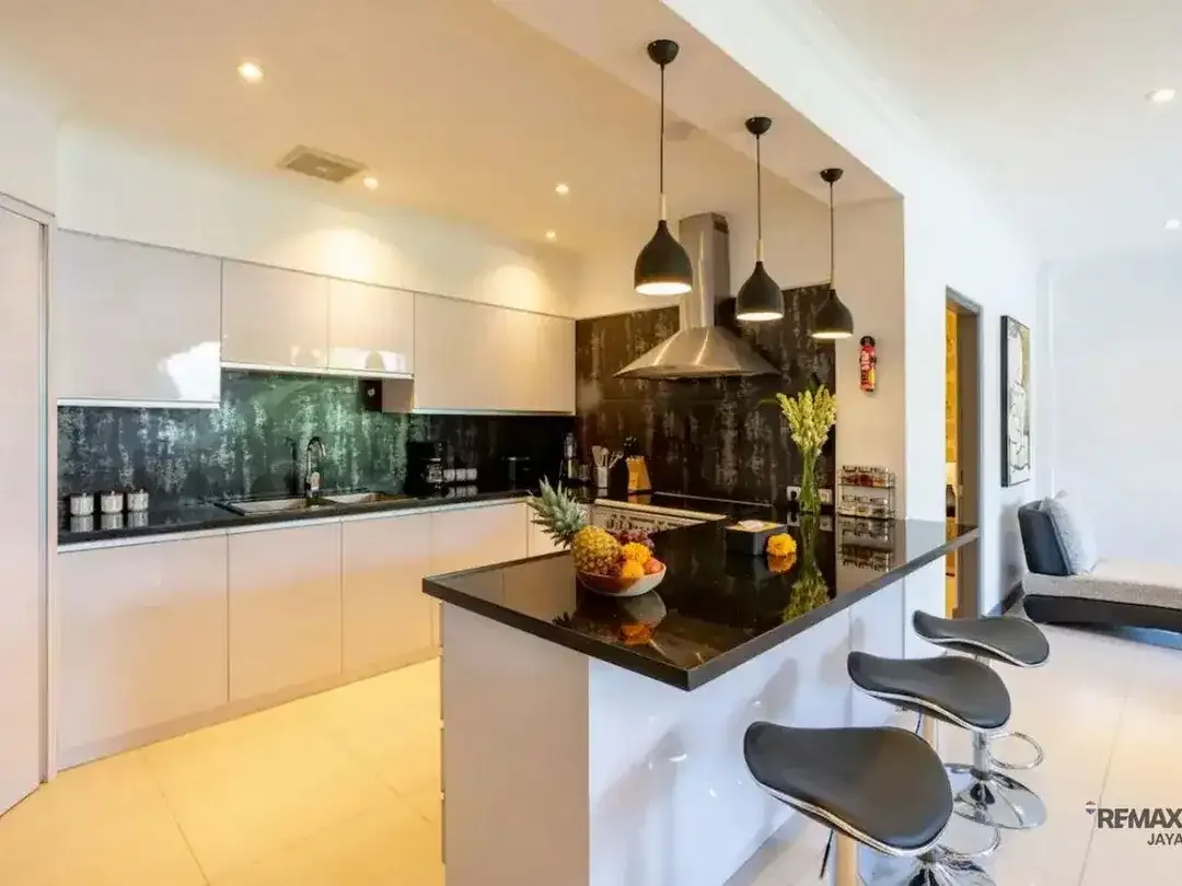 Villa masih aktif beroperasi Full Furnished Dijual, di Kerobokan - Image 6 of 10