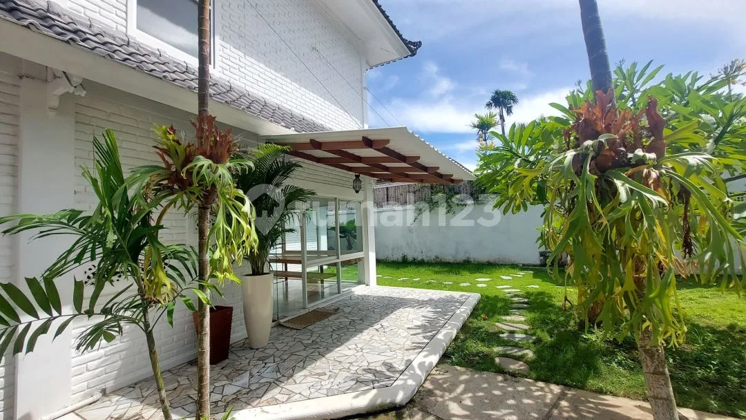 Leasehold 4 bedrooms Villa in Seminyak area - Image 2 of 4
