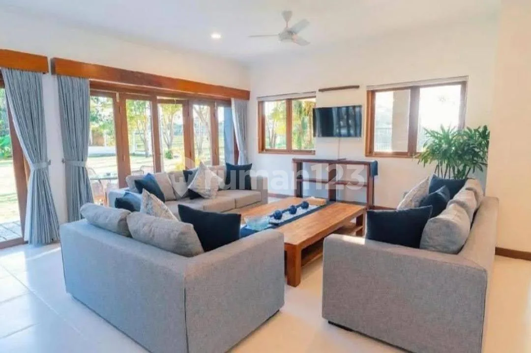 Villa Full Furnished With Pool Strategis Dekat Canggu di Umalas - Image 3 of 4
