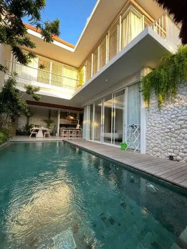 3 BEDROOMS VILLA IN SEMINYAK - Image 2 of 10