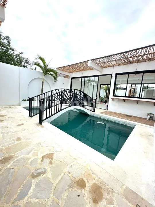 Villa Fasilitas Lengkap Lokasi Strategis Dekat Pantai di Canggu - Image 3 of 4
