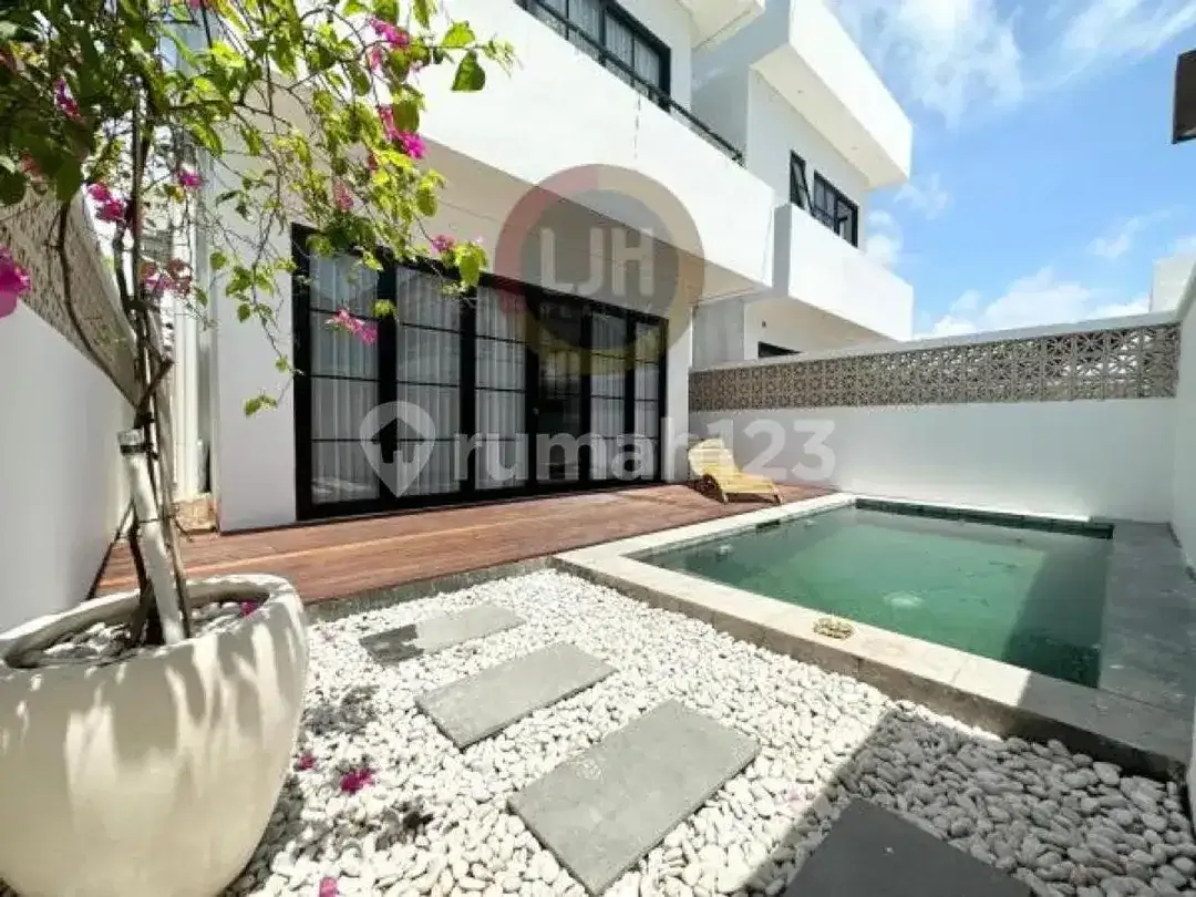 For Sale Villa Kuwun Kerobokan Bali - Image 1 of 6