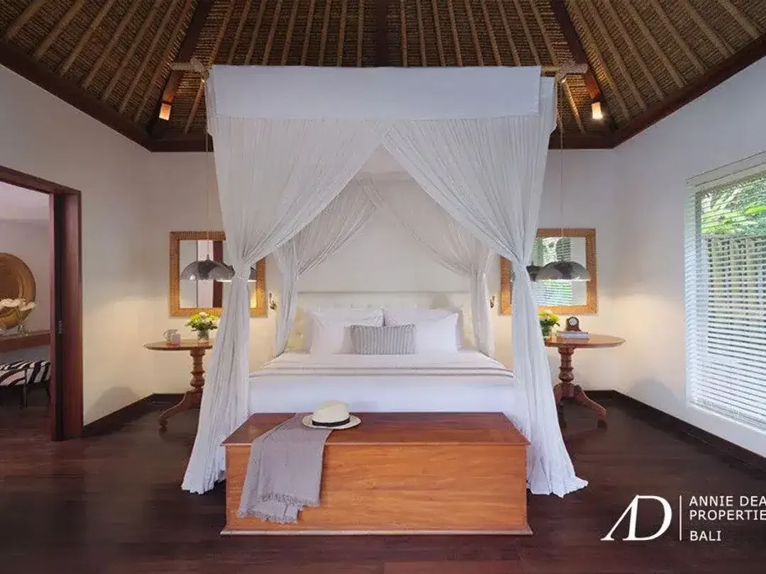 LEASEHOLD 25 YEARS | LUXURY BOUTIQUE VILLA AT SEMINYAK BEACH AREA - Image 6 of 7