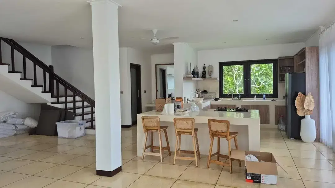Luxury Villa for Rent at Labuan Sait with Ocean View - Image 4 of 7