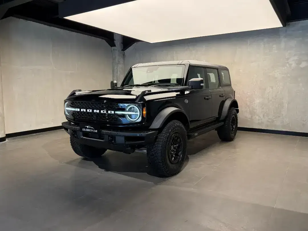 FORD BRONCO WILDTRAK 4-DOOR AT 2022 SHADOW BLACK - Image 3 of 10