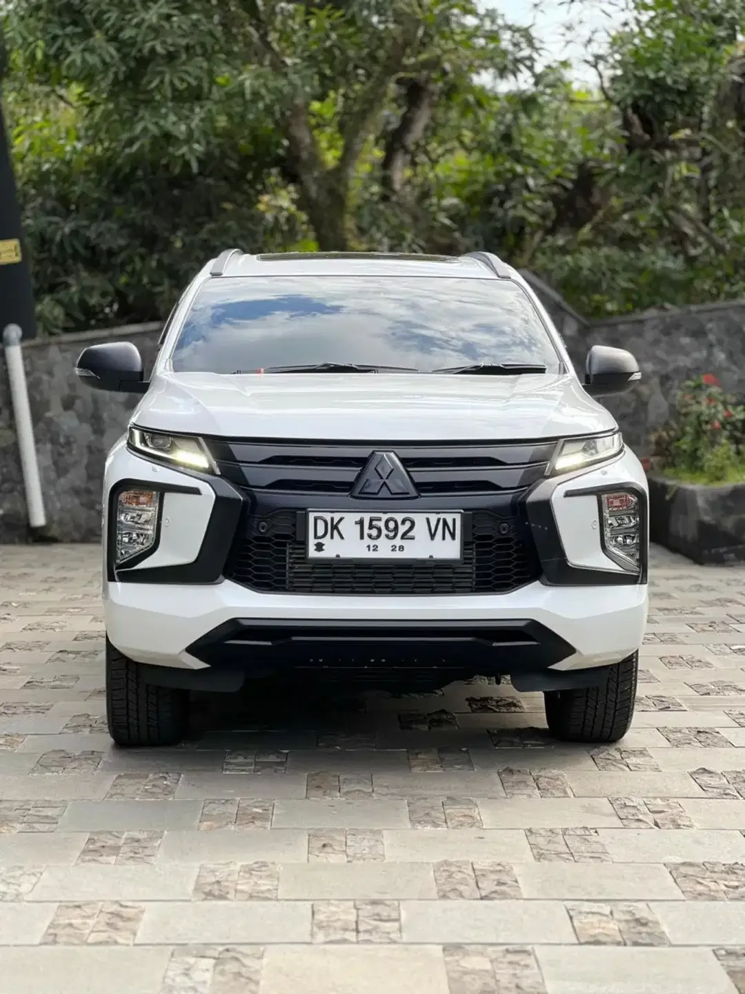 Pajero Sport Dakar 2023 Asli Bali Low KM 20rb - Image 2 of 10