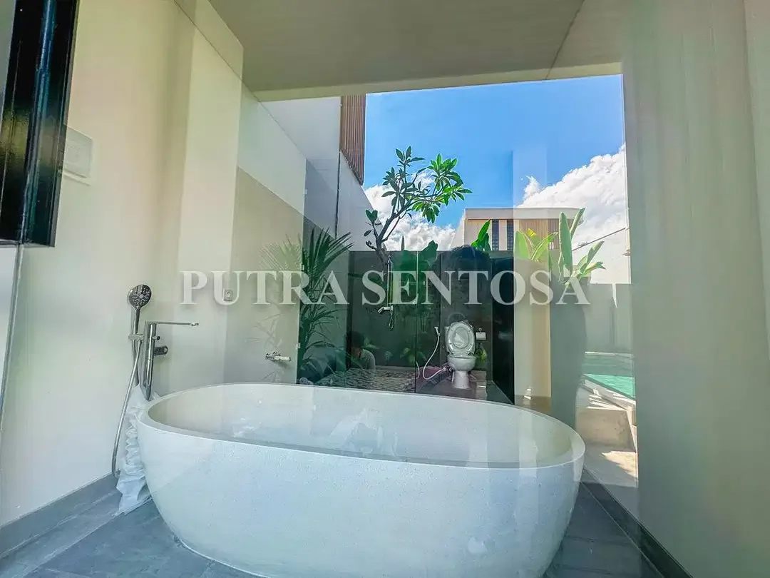 VILLA CANGGU BRAND NEW MODERN FOR SALE FREEHOLD - Image 9 of 10