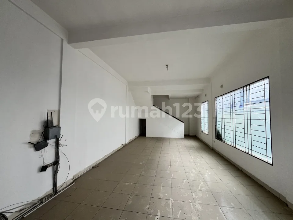 Turun Harga - Ruko 3 Lantai Siap Pakailokasi Premium Jalan Teuku Umar, Denpasar - Image 2 of 4