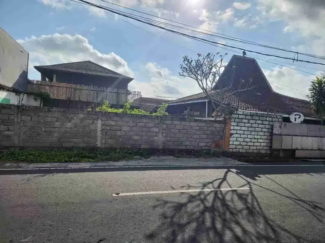 Tanah Komersial Ukuran 293m2 di Jalan Utama Kerobokan - Image 2 of 10