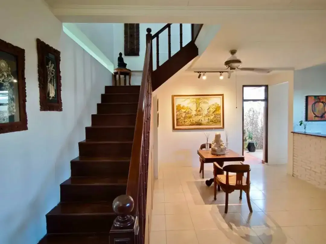 RUMAH BALINESE EXCLUSIVE 2 LANTAI DI SILIGITA NUSA DUA DEKAT PANTAI MENGIAT - Image 5 of 10