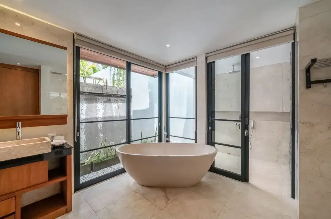 BEACHFRONT LUXURY VILLA FOR SALE AT NUSA DUA - Image 5 of 7