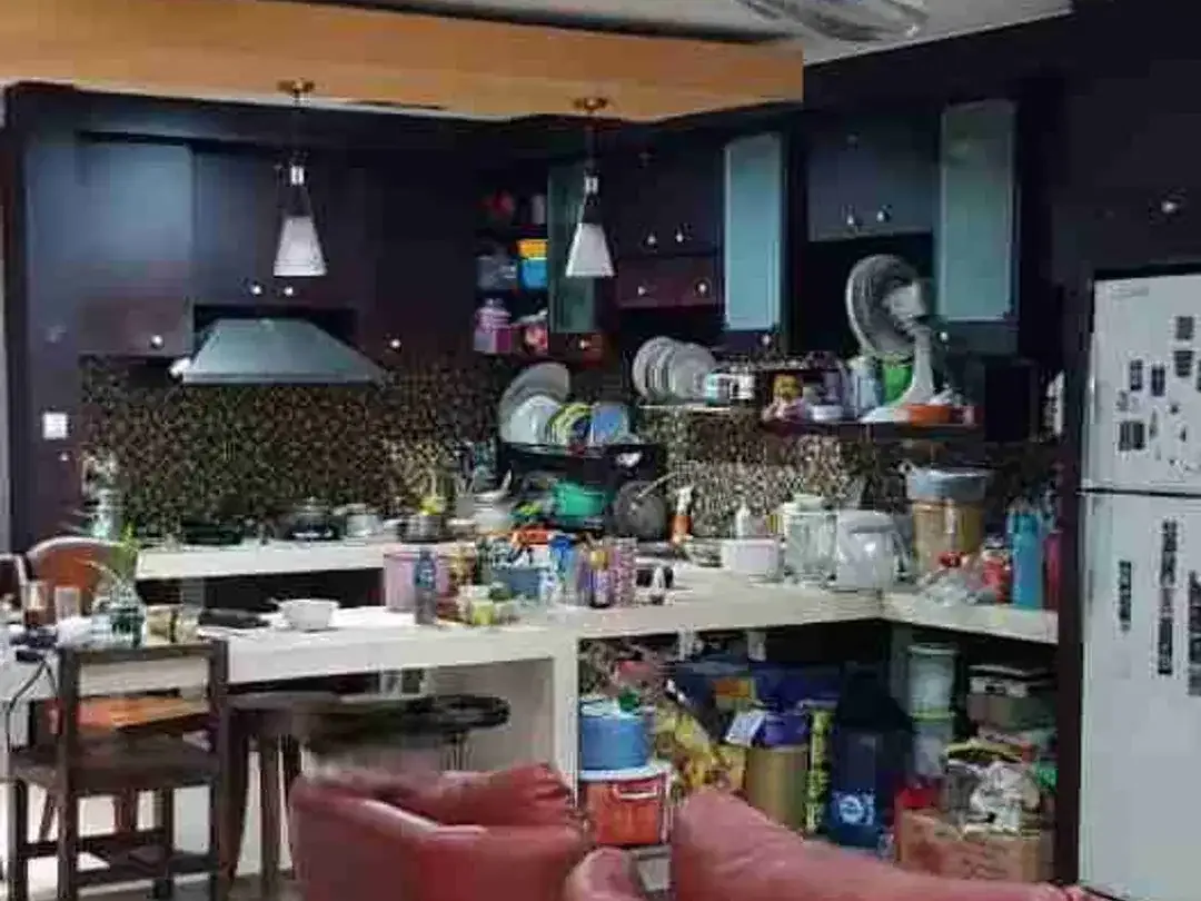 Sale Rumah 2Lt 140M2 Strategis 5Kamar Tk Yeh Aye Renon Jl6mtr Aspal - Image 4 of 8
