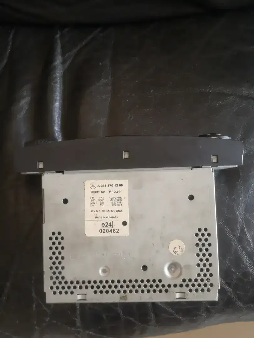 Mercedes E200 E260 head unit - Image 6 of 7
