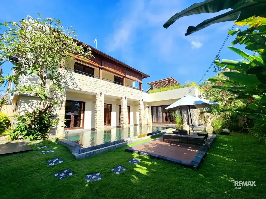 Villa modern jalan kaki ke pantai Canggu. - Image 1 of 10