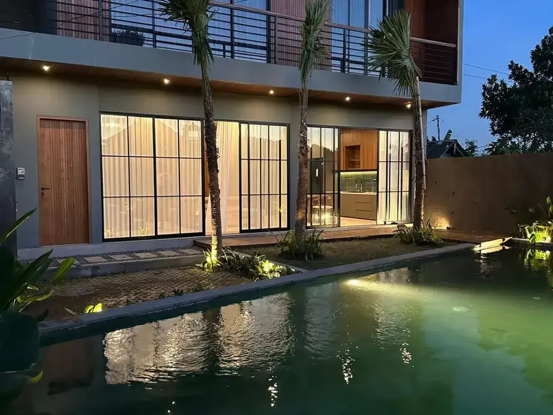 Dijual Villa 2 Kamar Tidur dengan Desain Modern Elegan dan Super Big Pool di Munggu - Image 1 of 10