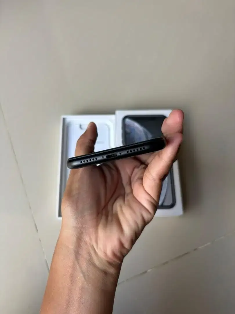 iPhone XR 128GB Black inter - Image 8 of 8