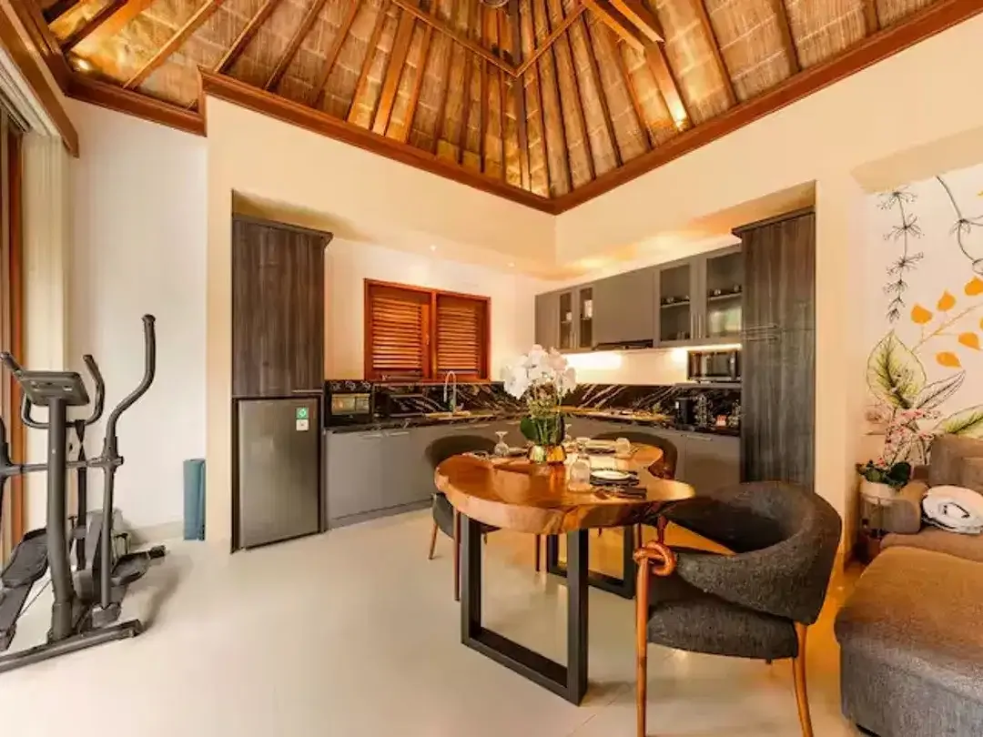 Luxury Fully Renovated Villa with Private Pool, Sauna & Spa – Prime Seminyak - Image 6 of 10